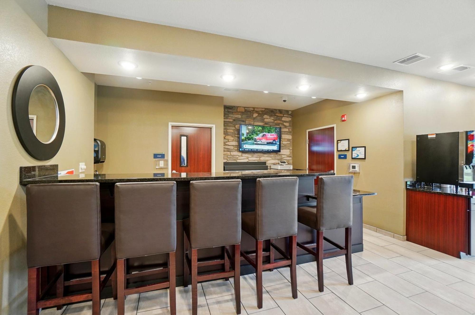 Cobblestone Hotel & Suites - Russells Point At Indian Lake Exteriér fotografie