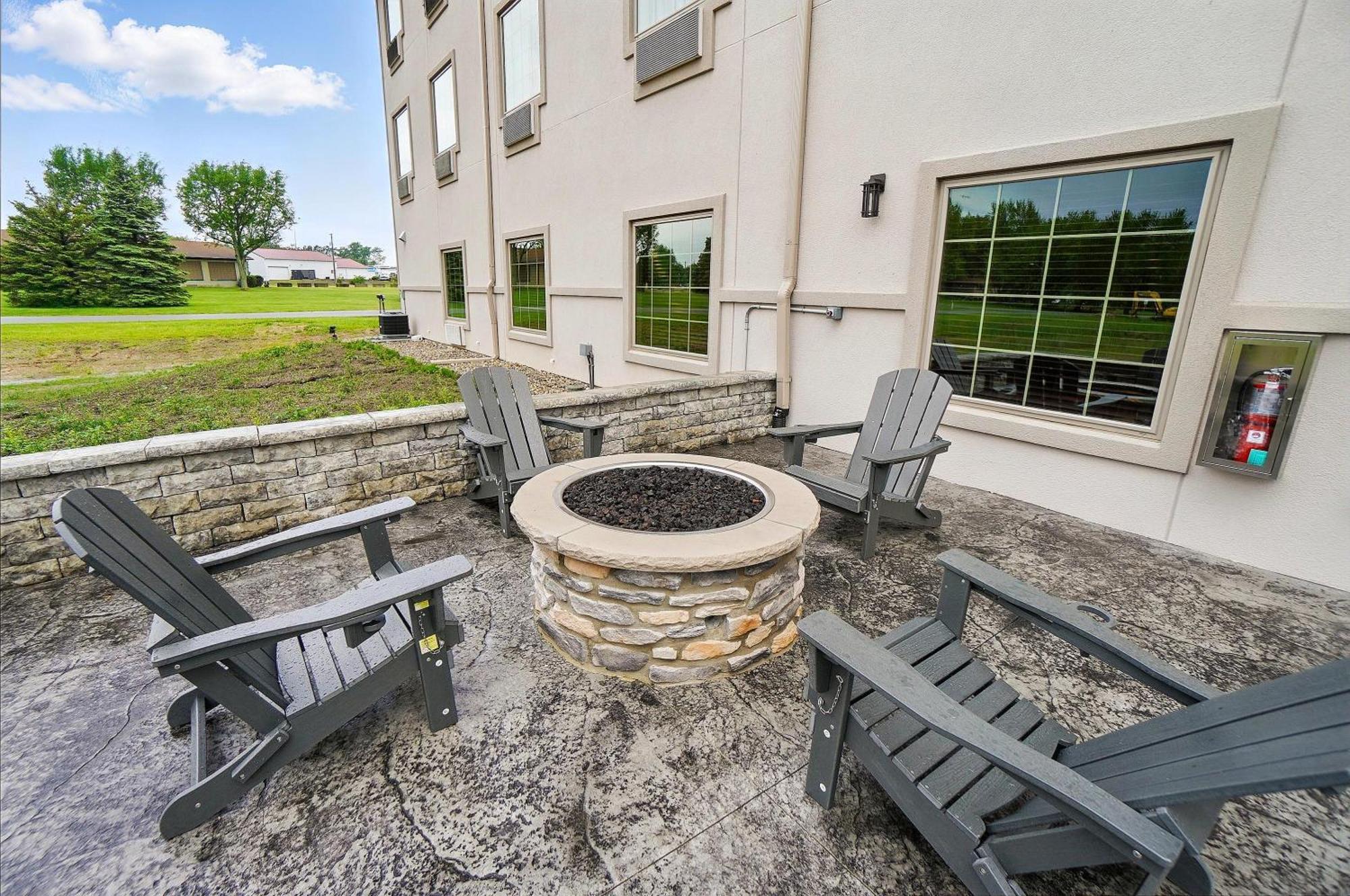 Cobblestone Hotel & Suites - Russells Point At Indian Lake Exteriér fotografie